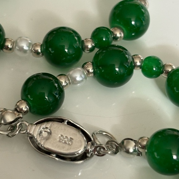 JADE / PEARL/SILVER BEADED EVERYDAY NECKLACE. MARKED 925. - Picture 5 of 15